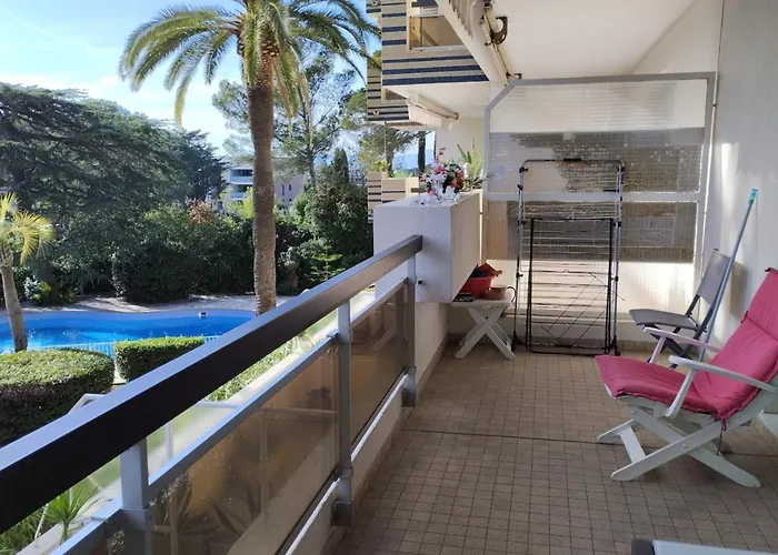 With Pool At 400 Meters From The Sea Apartamento Saint-Raphaël