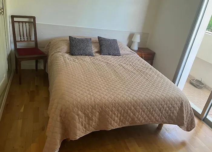 With Pool At 400 Meters From The Sea Saint-Raphaël